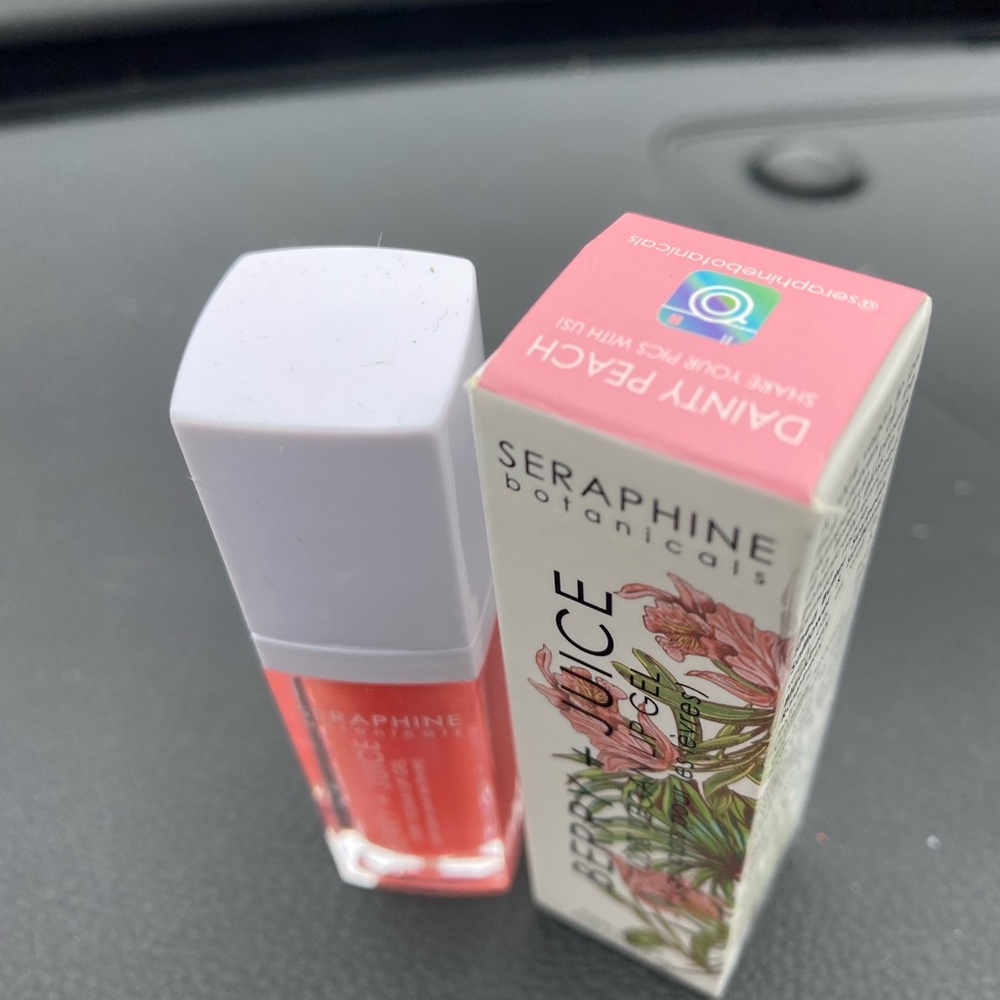 BERRY & juice Botanicals Lip Gel - Picture 2 of 11